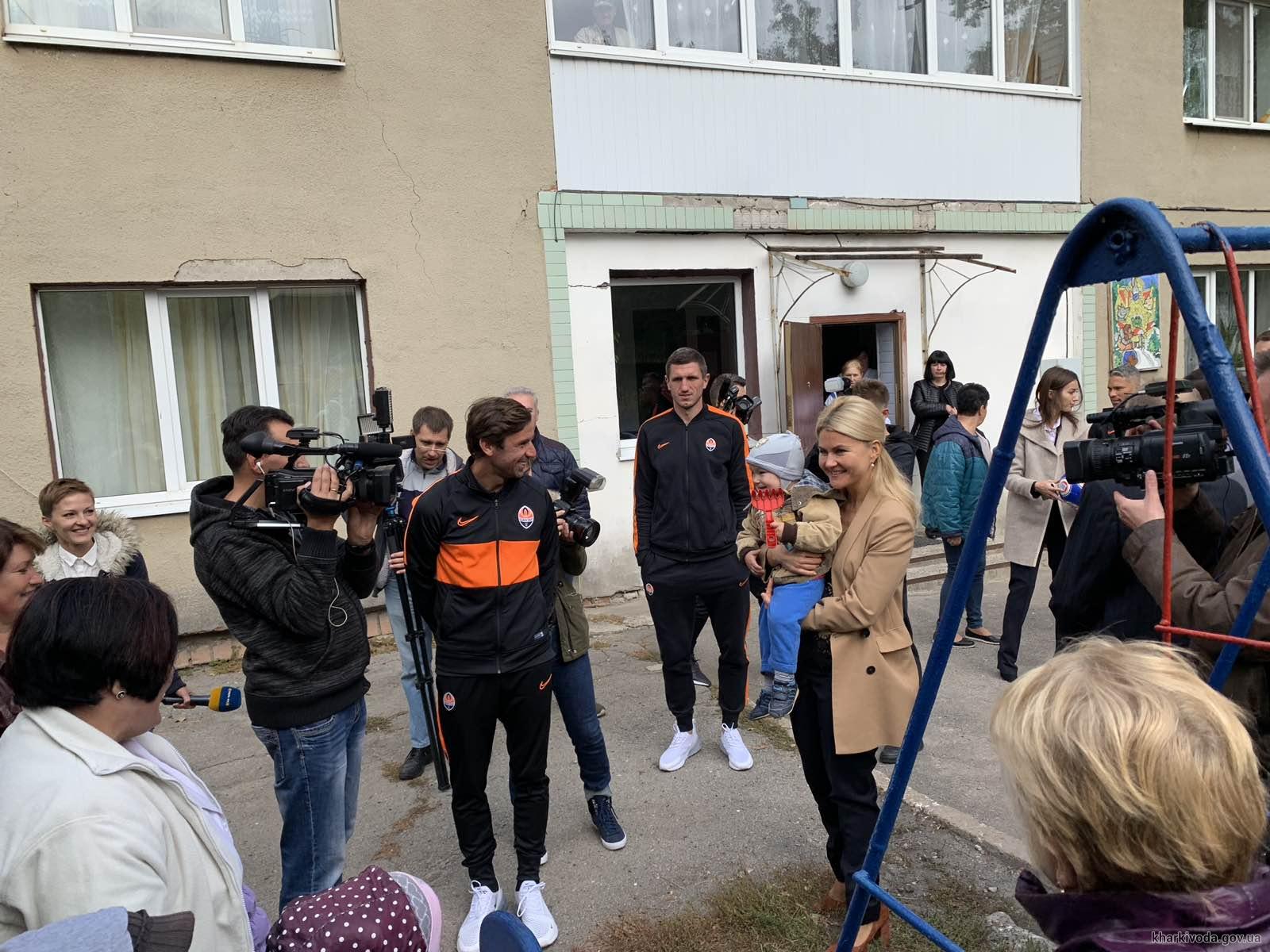 Світлична та гравці &quot;Шахтаря&quot; відвідали будинок дитини &quot;Зелений гай&quot;